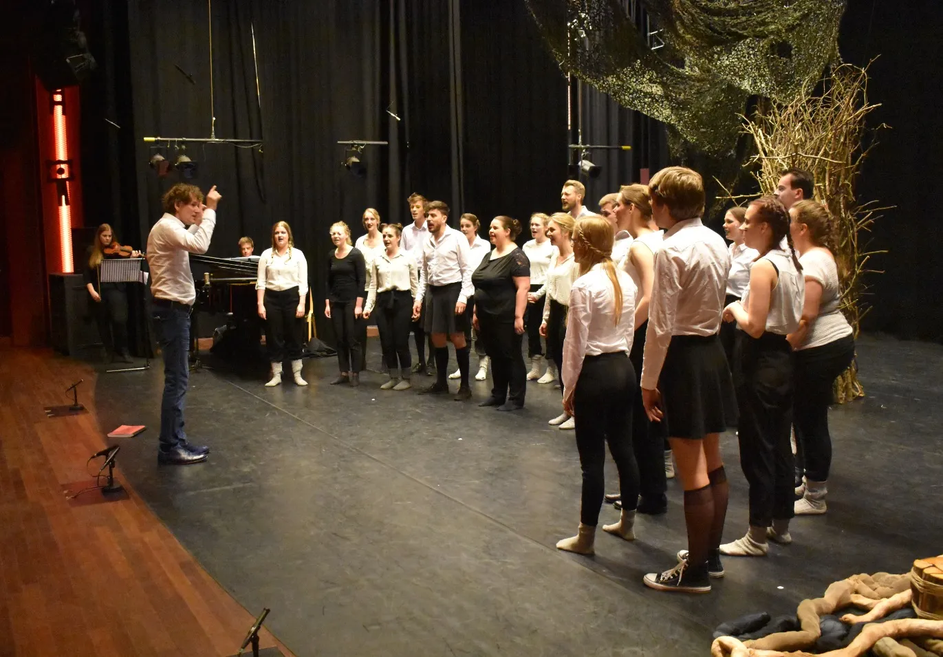 Scène uit Orpheus in de Onderwereld — foto 5